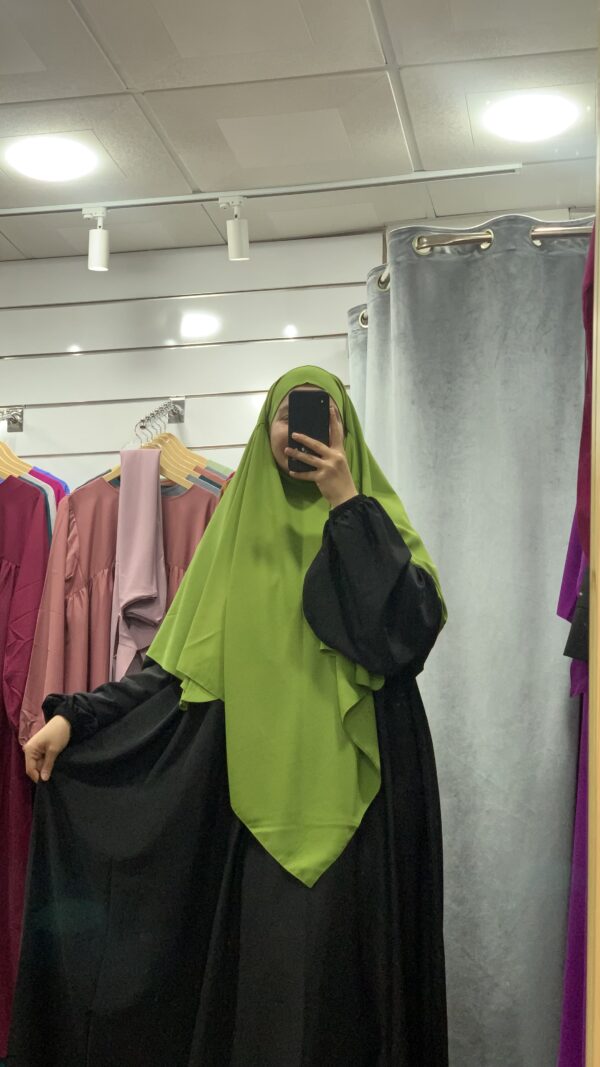 طقم اروى ( الأسود مع الأخضر )