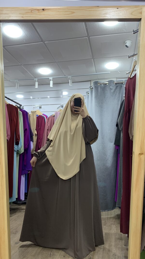 طقم اروى ( البني مع البيج  )